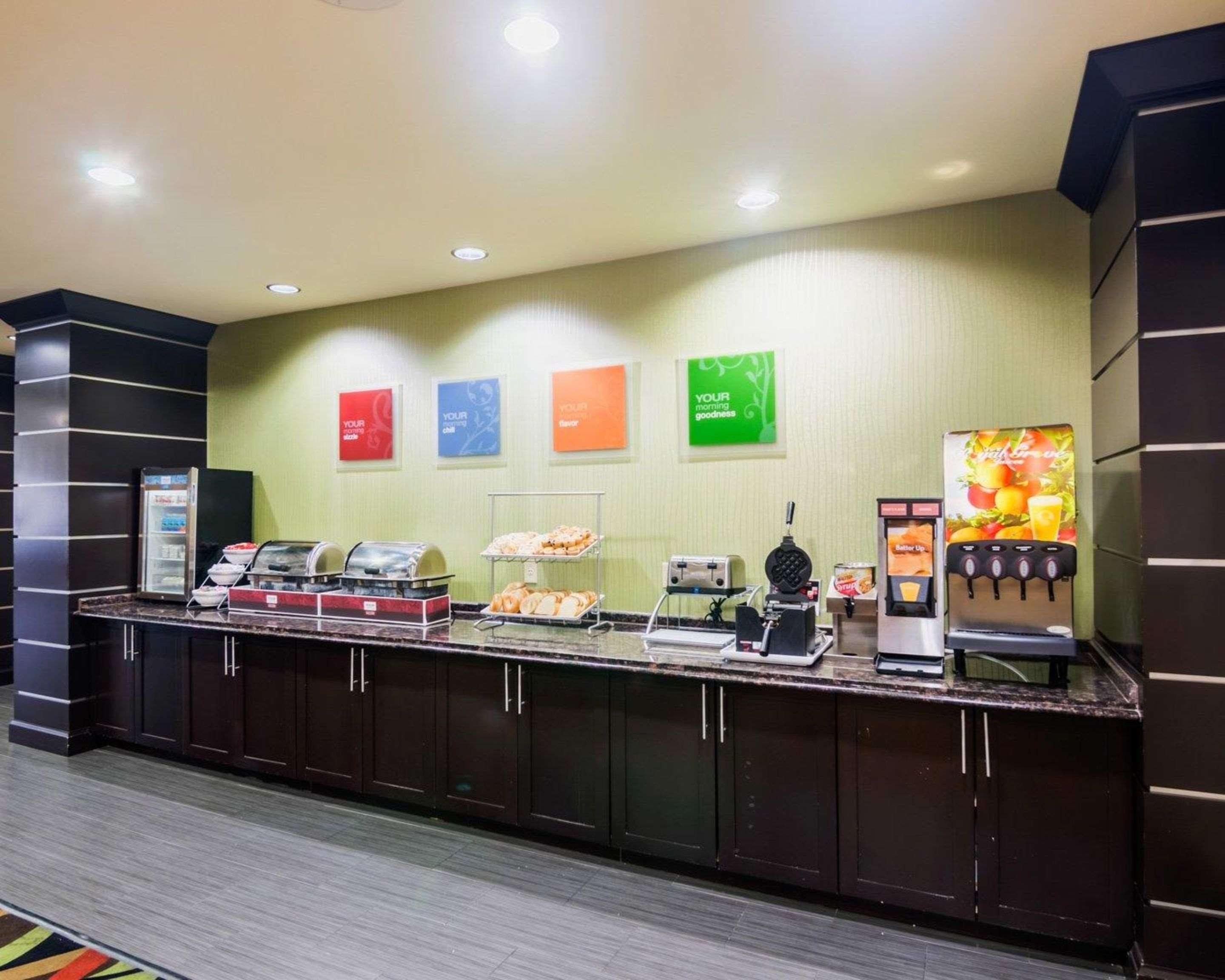 Comfort Suites Amarillo Bagian luar foto