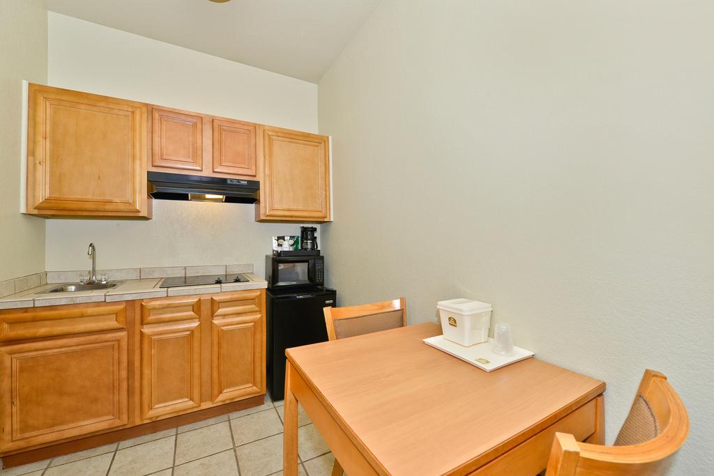 Comfort Suites Amarillo Bagian luar foto