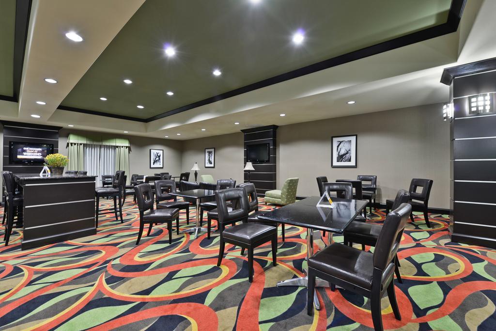 Comfort Suites Amarillo Bagian luar foto